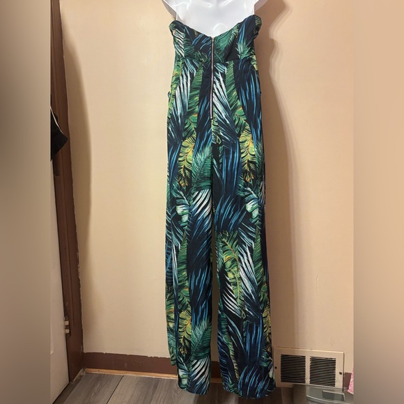 Leaf Patterned fashion nova Jumpsuit Sz L - Picture 7 of 10